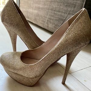 Gold Glitter pumps
